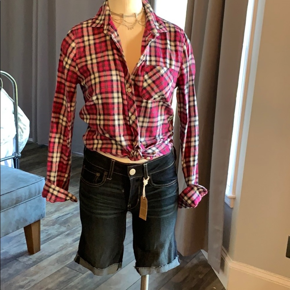 American Eagle plaid flannel button down shirt